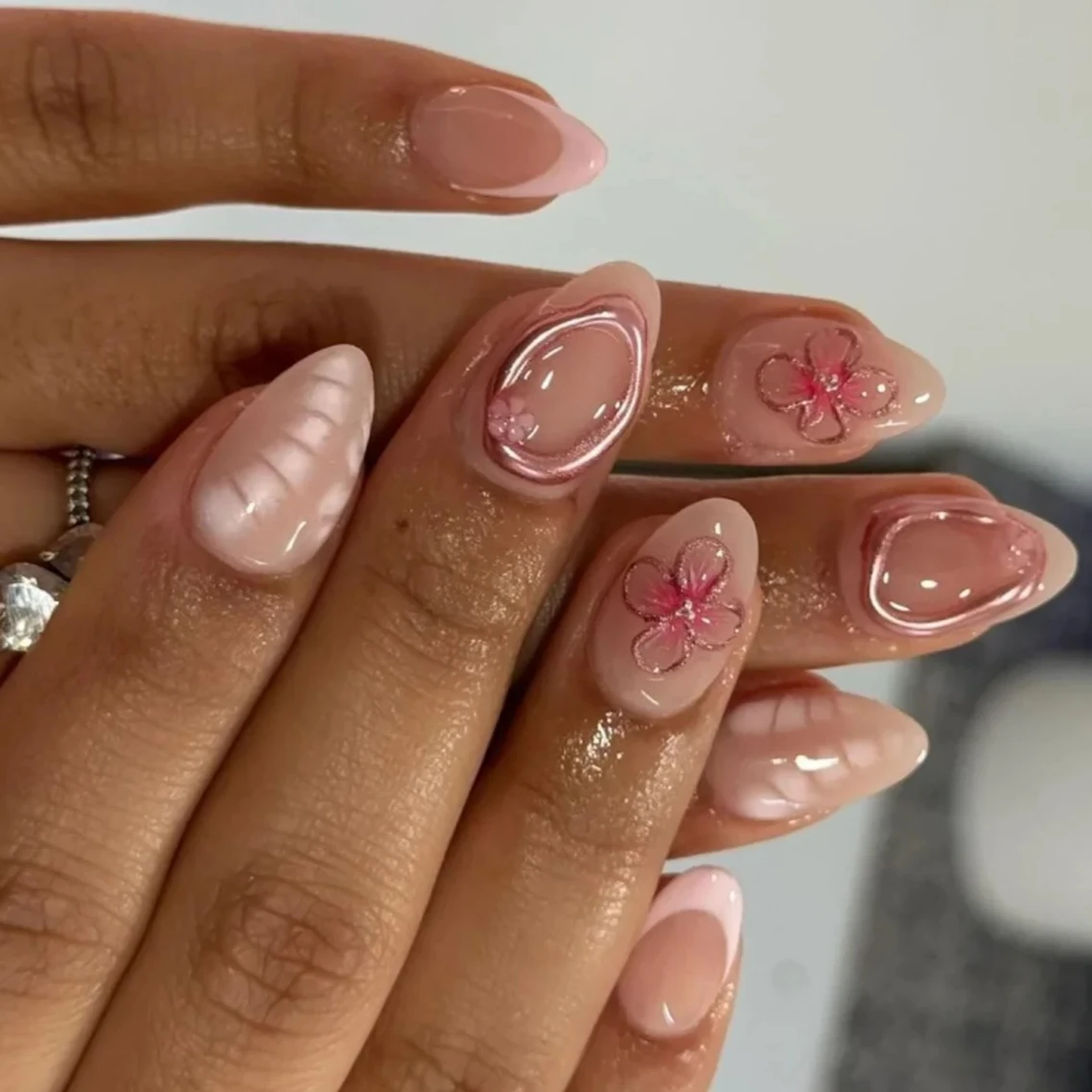 

Pink Glitter Powder Flowers Snake Pattern Bowknot Long Pointed Fake Nails Art Almond False Nails Press on Nails Charms Manicure