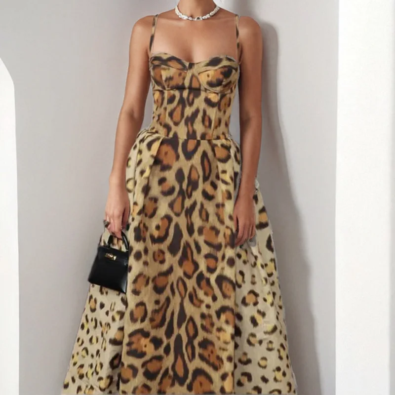 

2025 Spring Summer New Temperament Fashion Women's Personality Sexy Spice Leopard Print Halter Thin Sleeveless Halter Dress