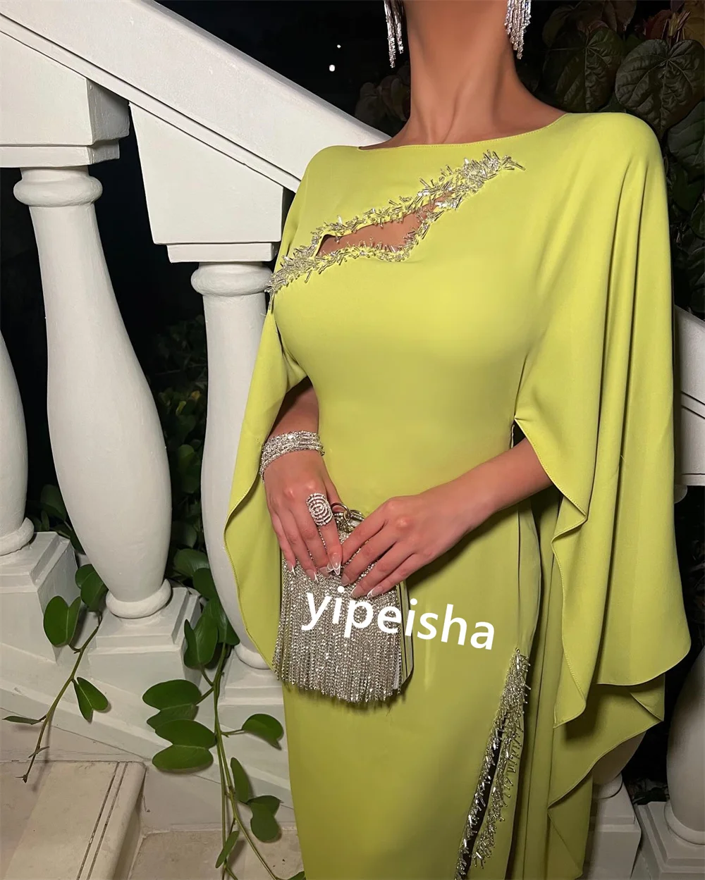 A Linha de cetim vestido de noite com Beading, O-Neck, Ocasião Bespoke, Midi para Cocktail Party, Arábia Saudita