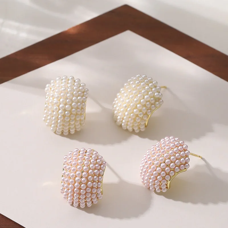 

Fashionable and exquisite small fragrance style C-shaped millet beads pearl earrings niche light luxury elegant high-end earring
