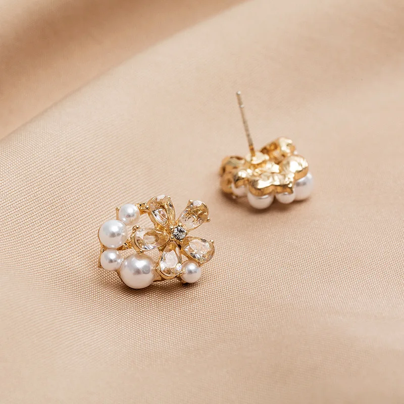 Korean Fashion Crystal Flower Imitation Pearl Stud Earrings for Women Girls Sweet Statement Flower Earring Party Jewelry Gifts