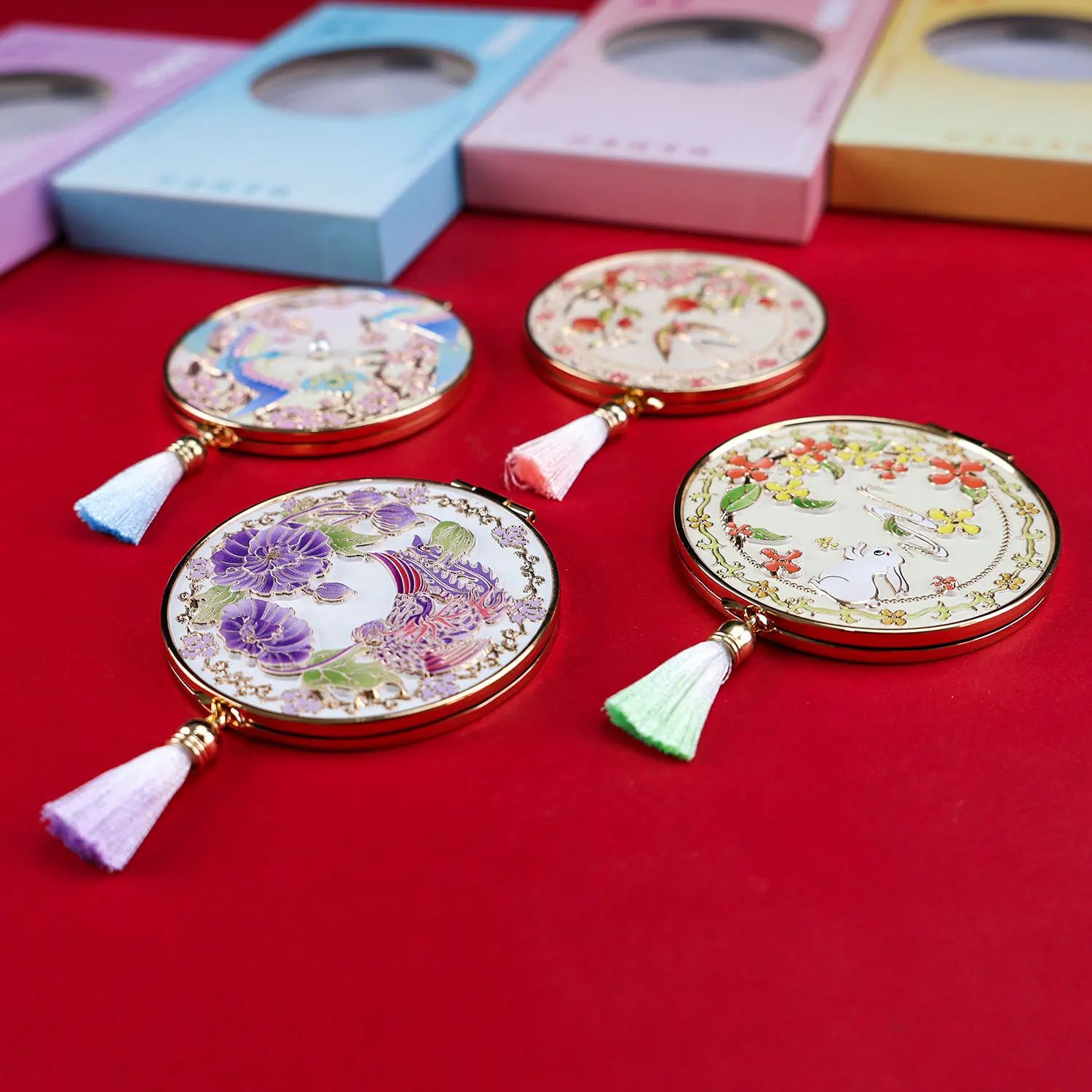 Folding Hand Mirror with Tassel Compact Makeup Mirror Portable Gifts for Women Wedding Souvenirs Mini Metal Vanity Mirror