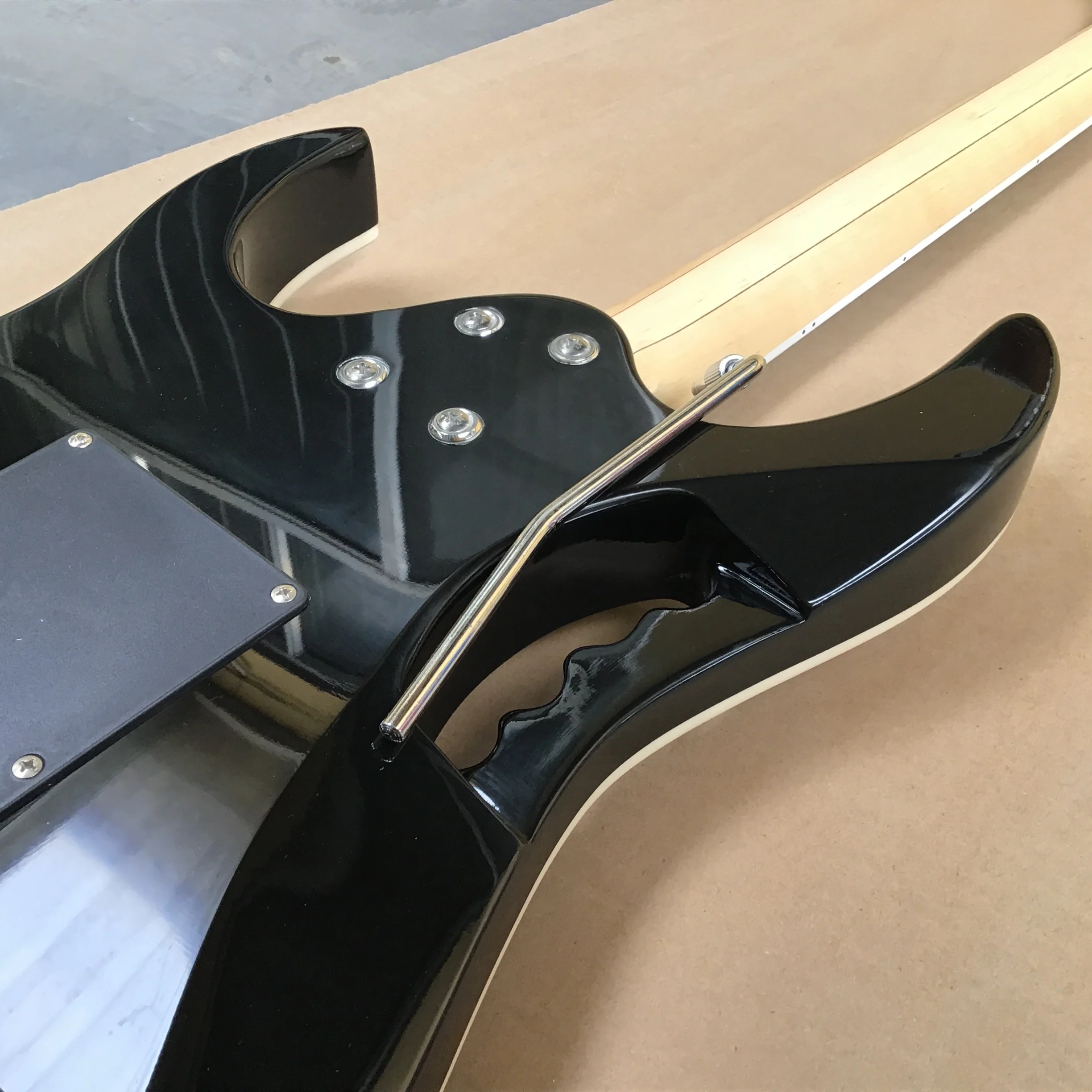 hot sale, in stock,Electric Guitar,Black Body,High Gloss,Rose Wood Fingerboard,Metal Guard,24F,Perfect tone