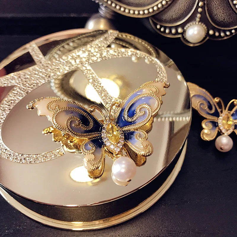 *Emaille-Schmetterlings-Brosche mit Perlenanhänger, Kristall-Anstecknadeln für Damen, Kleidung, handgezeichnete Abzeichen, Schmuckzubehör