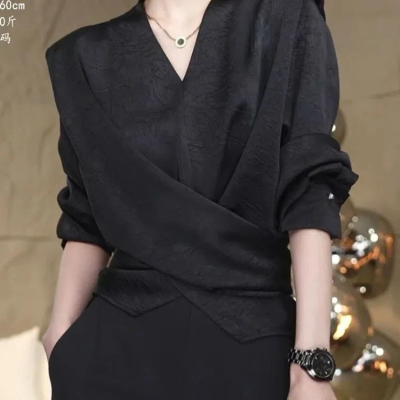 Black Temperament Pleated Shirt Tops Women Clothing New Spring Autumn V Neck Solid Loose Short Blouse Vintage Fashion Casual