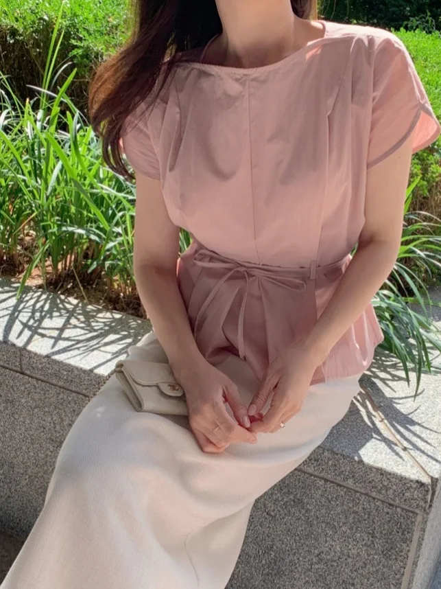 

Chic ort Sve irt Women's Faionable Belted Waist Cinching Top Korean Sle Commute Regular Fit ort Length Color