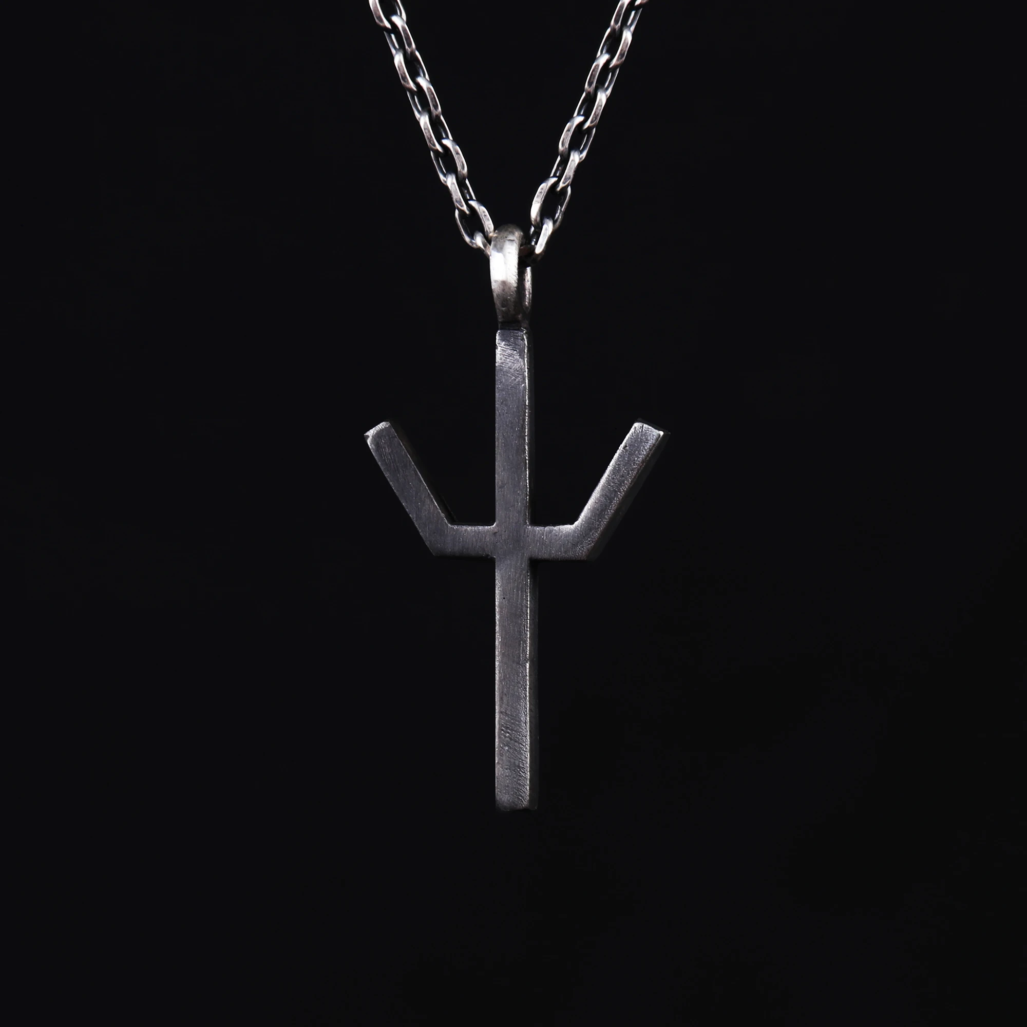 

Handmade 925 Sterling Silver Claymore Clare Symbol Necklace Pendant