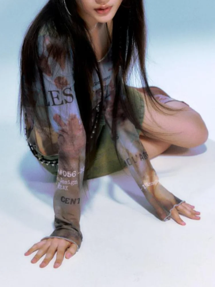 2024 New Oil Painting Mesh Printing Letter Perspective Slim Long Sleeve Short Top Women's T-shirt