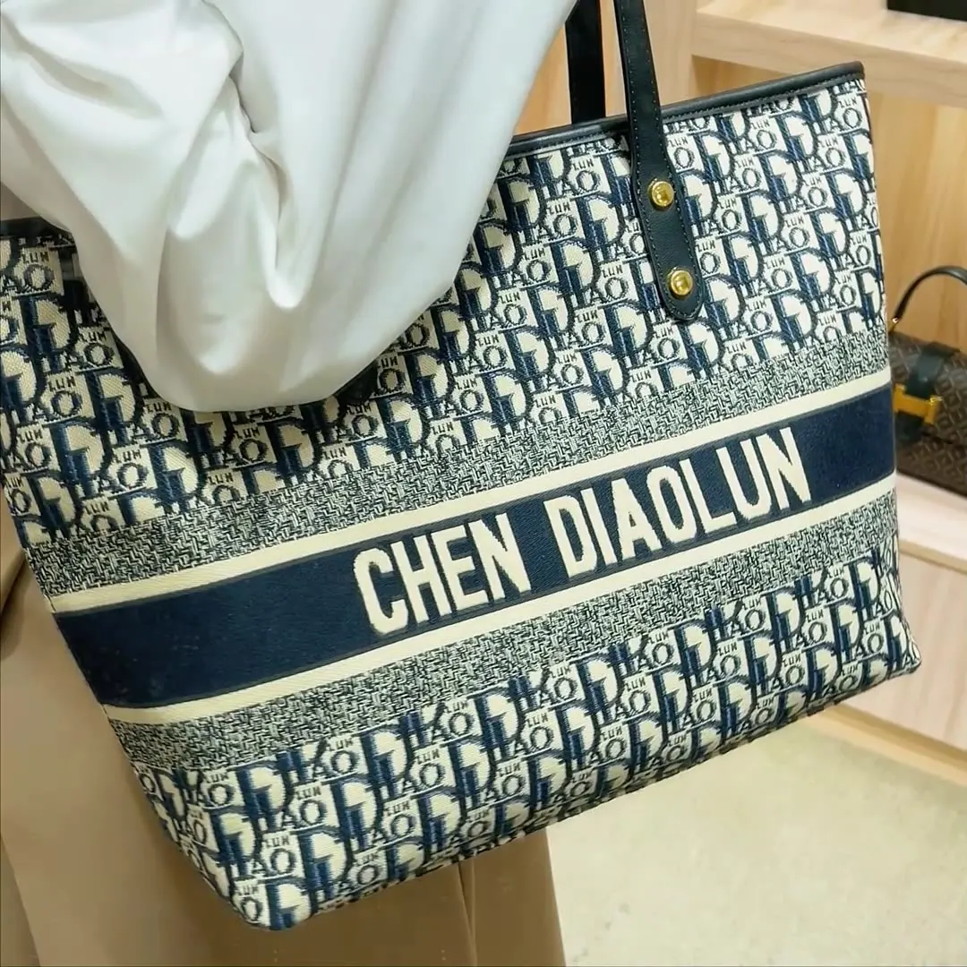 

2023 spring and summer new high-grade embroidery large capacity Tote bag commuter shoulder women's bag Mommy bag A937