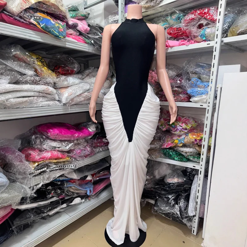 

Черно-белое контрастное плиссированное сексуальное платье с бретелькой на шее и открытой спиной, европейское и американское модное платье без рукавов с застежкой на талии