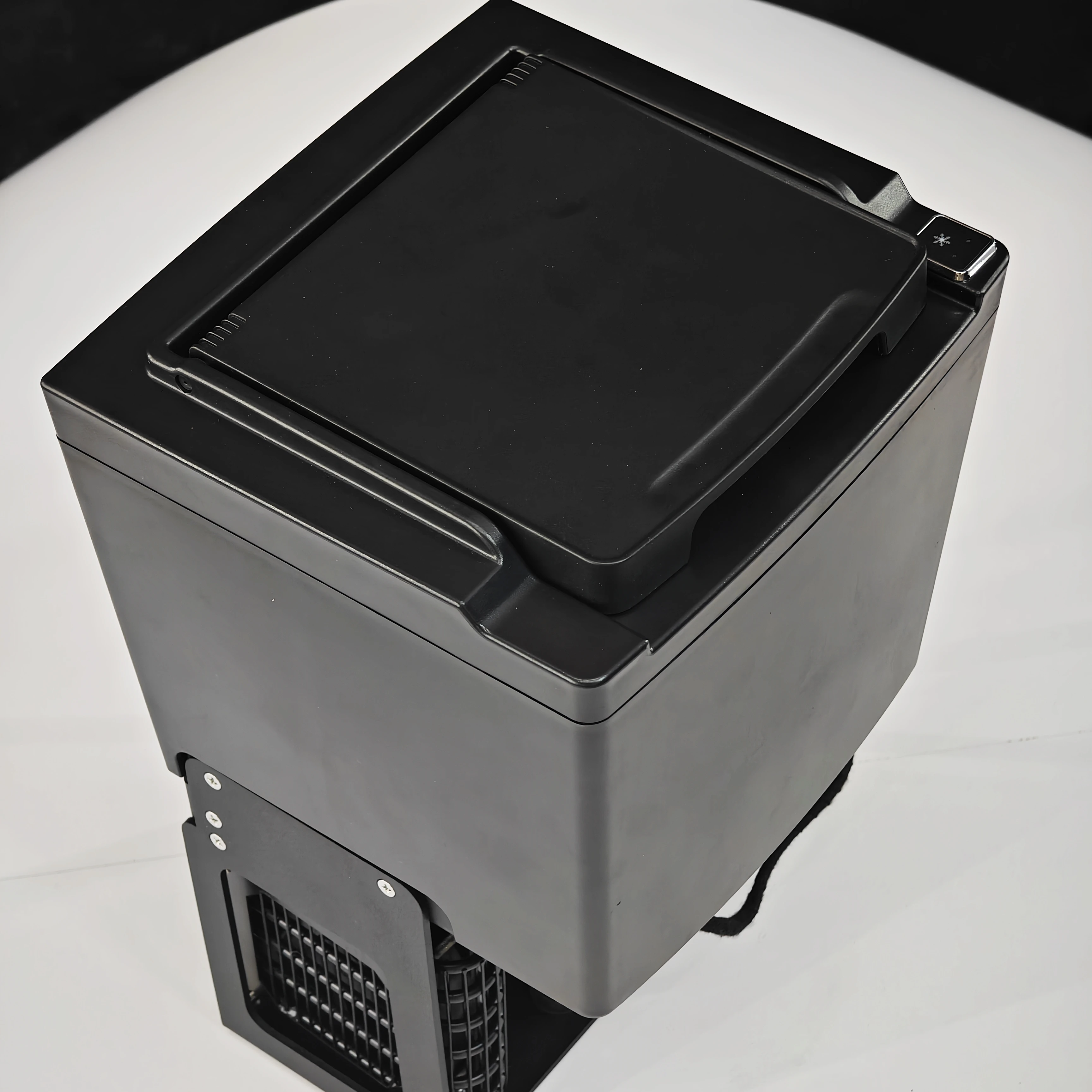 UTV&ATVCar Center Console Fast Cooling Freezer Portable MPV Armrest Car Fridge Refrigerator for Kia Carnival