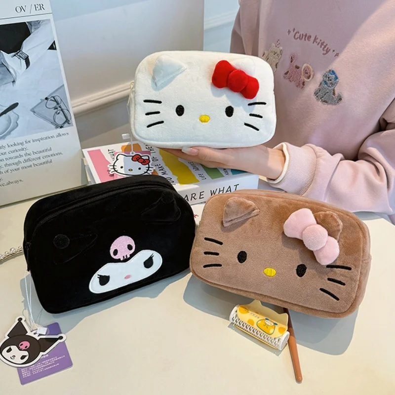 

Плюшевая косметичка Sanrio Kuromi (черная и белая расцветки) и Hello Kitty: портативный органайзер для косметики и туалетных принадлежностей, подарок для девочки