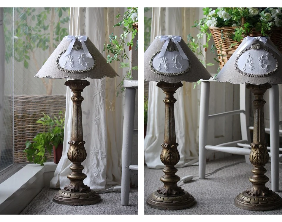 Candeeiro de mesa em bronze com design de tocha