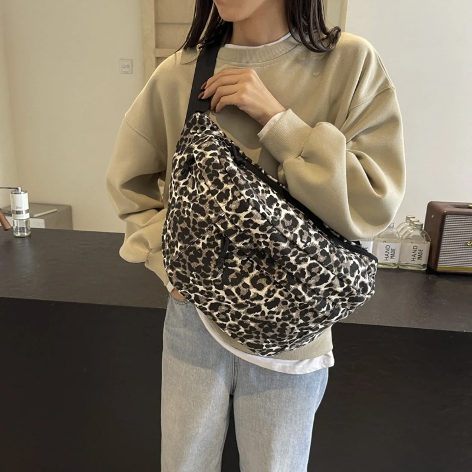 Luxury Leopard Bag 2024 New Autumn and Winter Hundred Crossbody Shoulder Chest Bag Dumpling Bag  Designer Bag