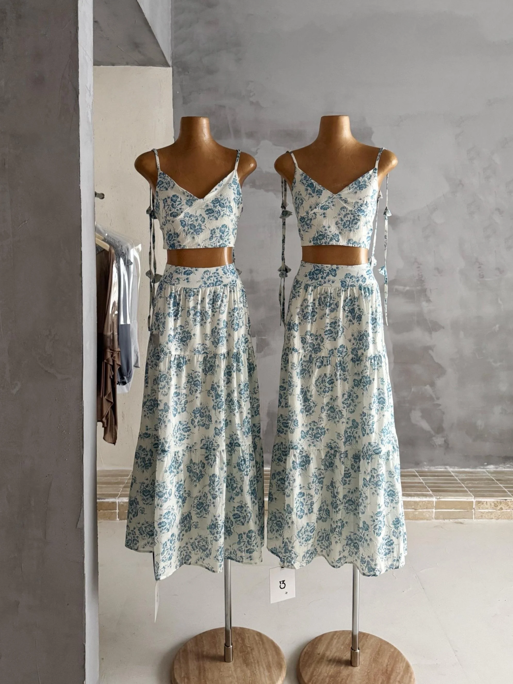 

Blue Estate Thirteen Row Short Banded Top Women's Waist Slimming Print Two-Piece Set Fashionable Summer Outfit Floral Pattern