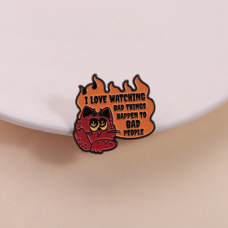 Pin de gato bonito y oscuro, estilo de emoción oliva, amor, ver cosas malas, cita, diseño de gato demonio para amantes góticos, mochila, ropa