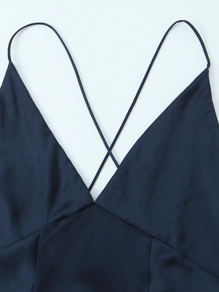 Nueva moda femenina de estilo europeo, vestido largo versátil y elegante de color sólido con cuello en V y tirantes finos con textura satinada de seda.
