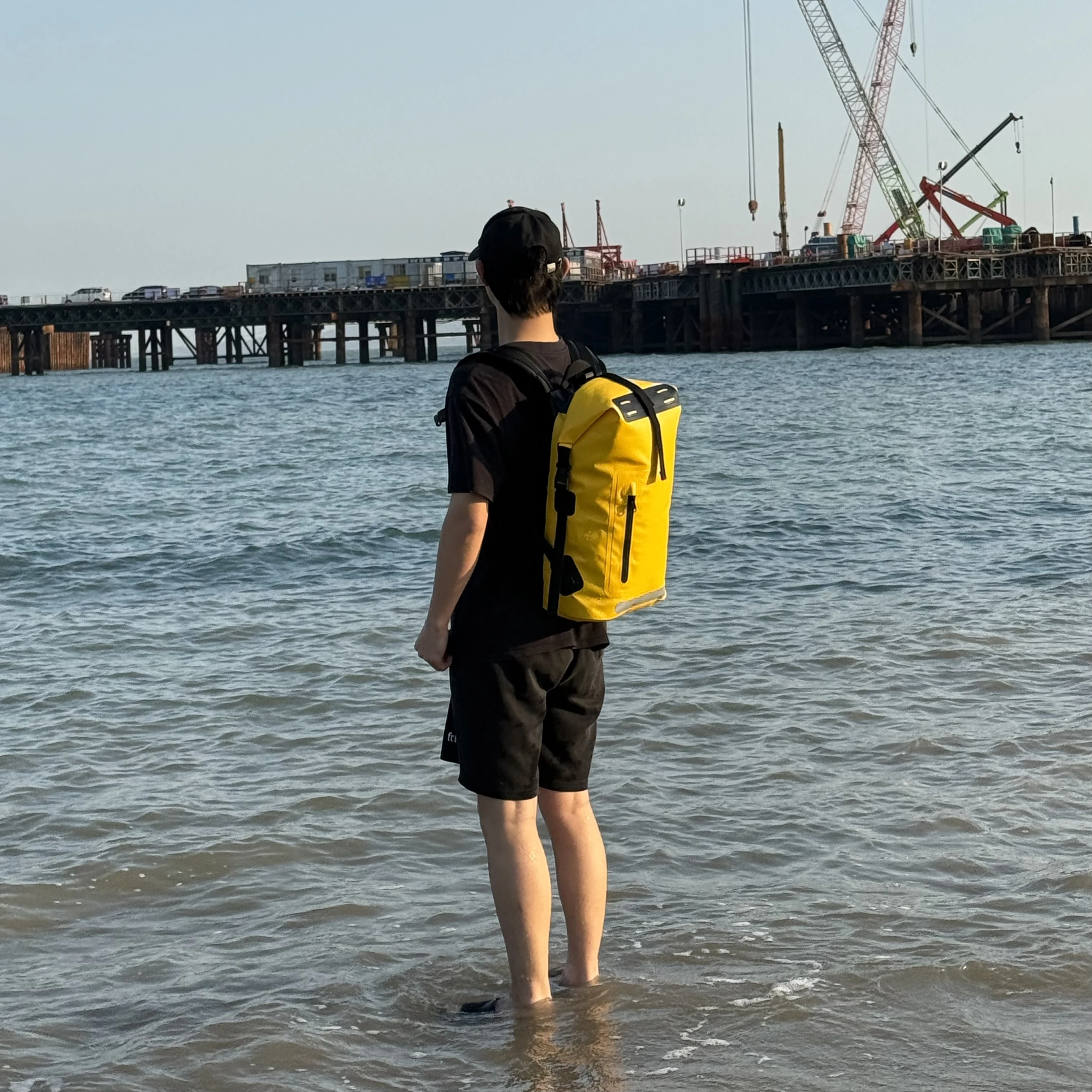 

Multi-purpose outdoor leisure backpacksuitable for kayaking, rafting, watersports, hiking. A rolled-down double-shoulder backpac