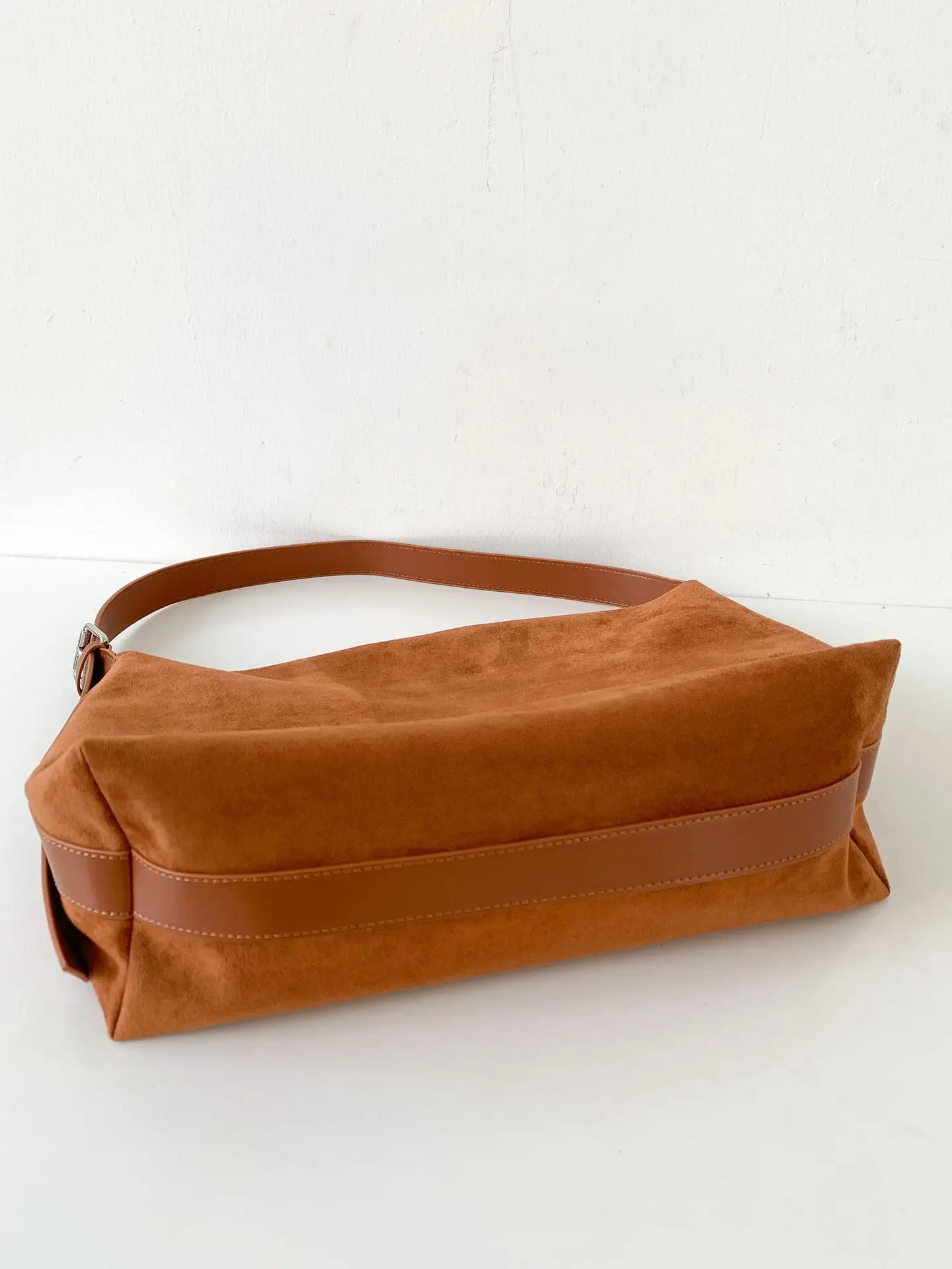 2025 A/W Retro Plush Suede Tote Bag - Vintage Women's All-Match Shoulder Bag for Warm Winter Commute