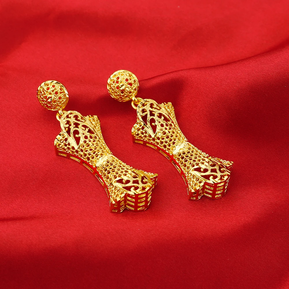 Vergoldetes, leichtes Luxus-Schmuckset mit Halskette und Ohrringen für Damen, Charm-Hohlschmuck für Alltag, Party, Hochzeit, Dating und Geschenke – Detail 7