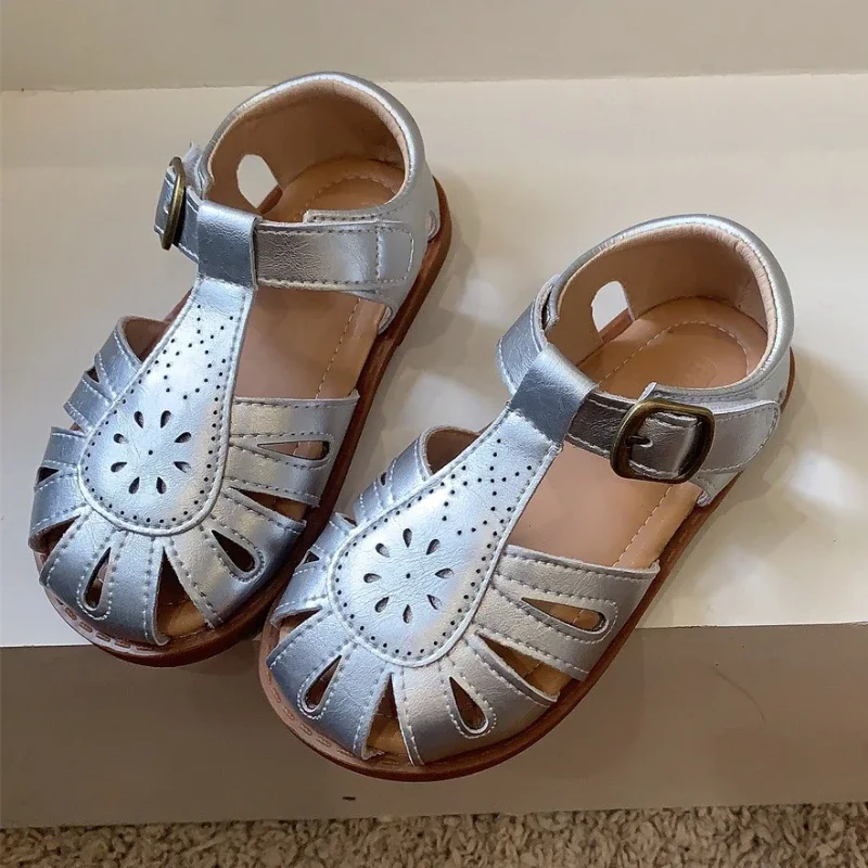 

Летние сандалии для девочек в стиле ретро с закрытым носком, противоударная римская обувь принцессы на мягкой подошве, повседневная пляжная обувь для маленьких девочек, обувь