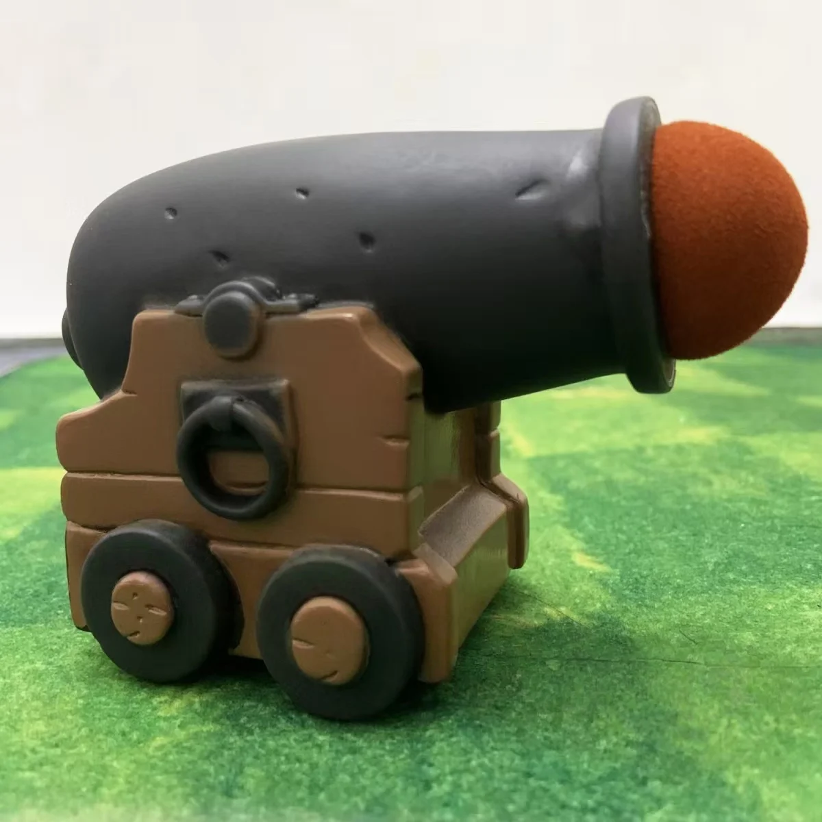 "نيو بلانتز ضد الزومبي" عبارة عن لعبة تتميز بالزومبي والمدفع المطاطي الناعم، بالإضافة إلى لعبة الرماية وهدية عيد الميلاد #5