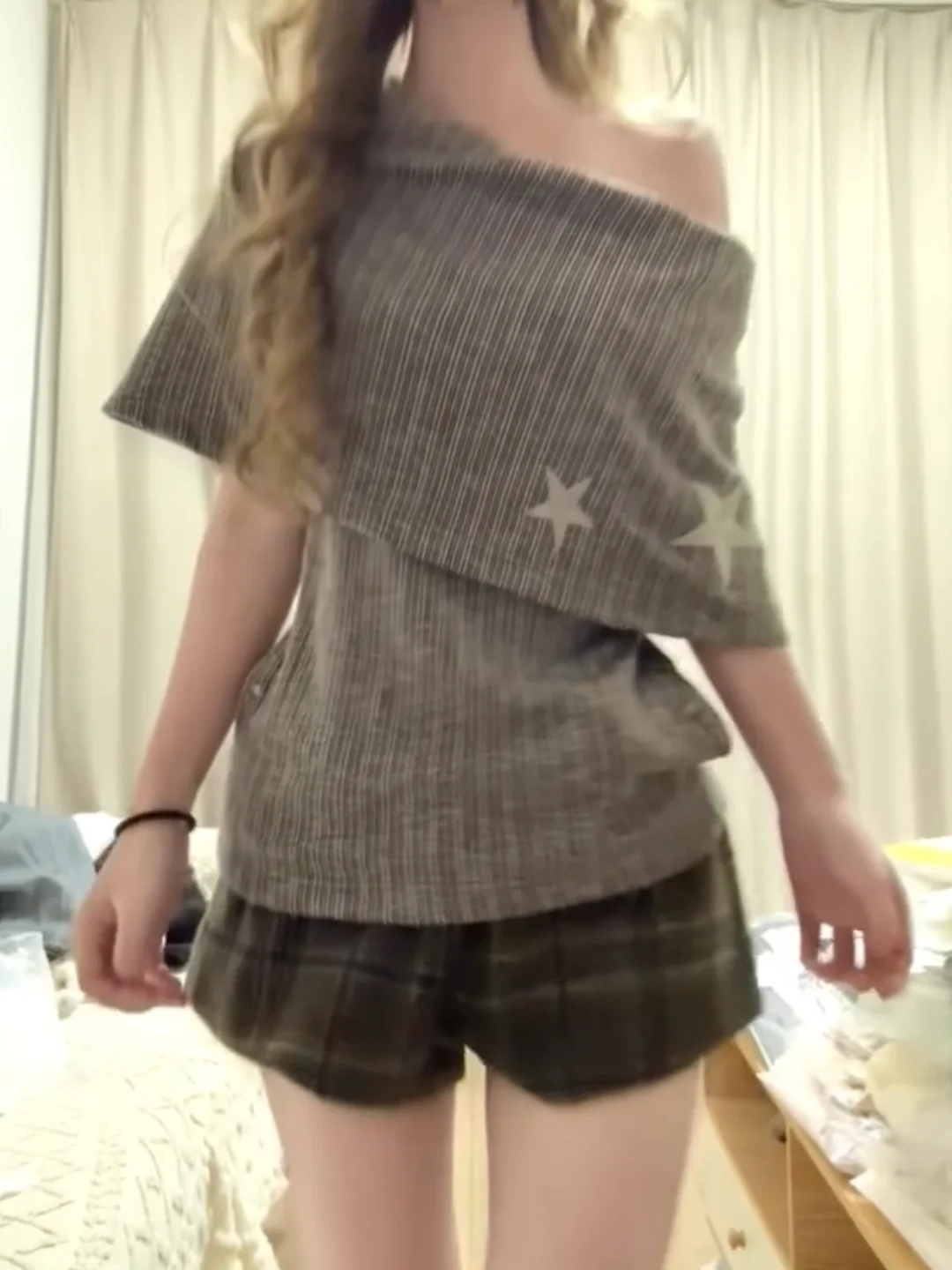 

Sexy Retro Grey One-Shoulder Short-Sleeve Top And Plaid Skirt Two-Piece Set for Young Women Summer Fashion Outfit