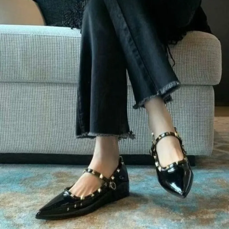 One Buckle Strap Soft Sole Non-Slip Single Shoes Autumn New Pointed Toe Shallow Rivet Non-Slip Low Heel Shoes