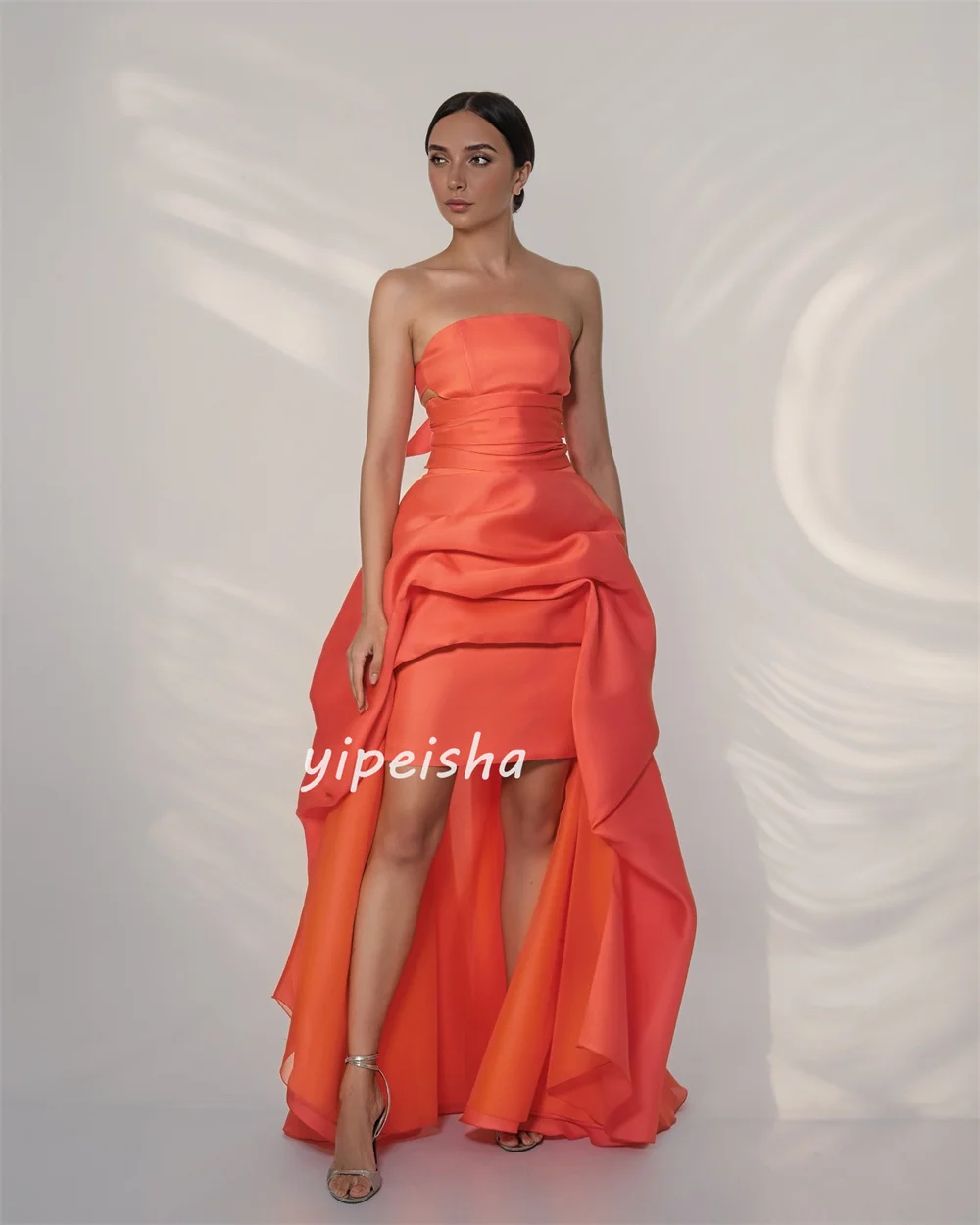 فساتين هاي لو مخصصة عالية الجودة أنيقة مكشكشة على شكل حرف a بدون حمالات فساتين مناسبة مخصصة مقاسات متاحة رسمية