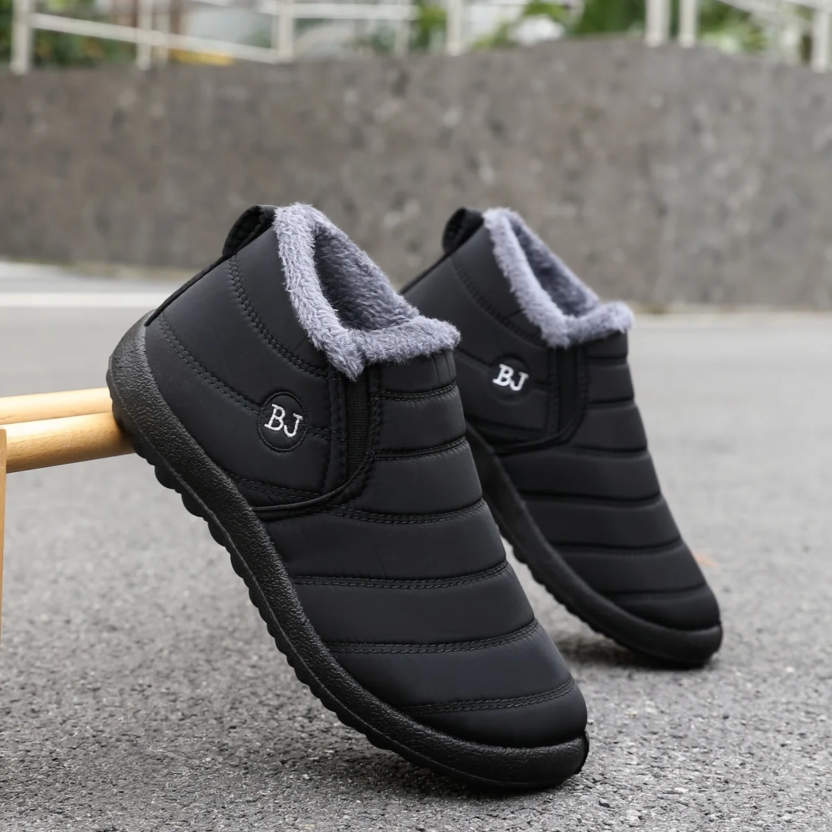 Herren-Slip-On-Stiefeletten: stilvolle, bequeme Winterstiefeletten, die warm, trendig, klassisch und vielseitig sind. – Detail 2