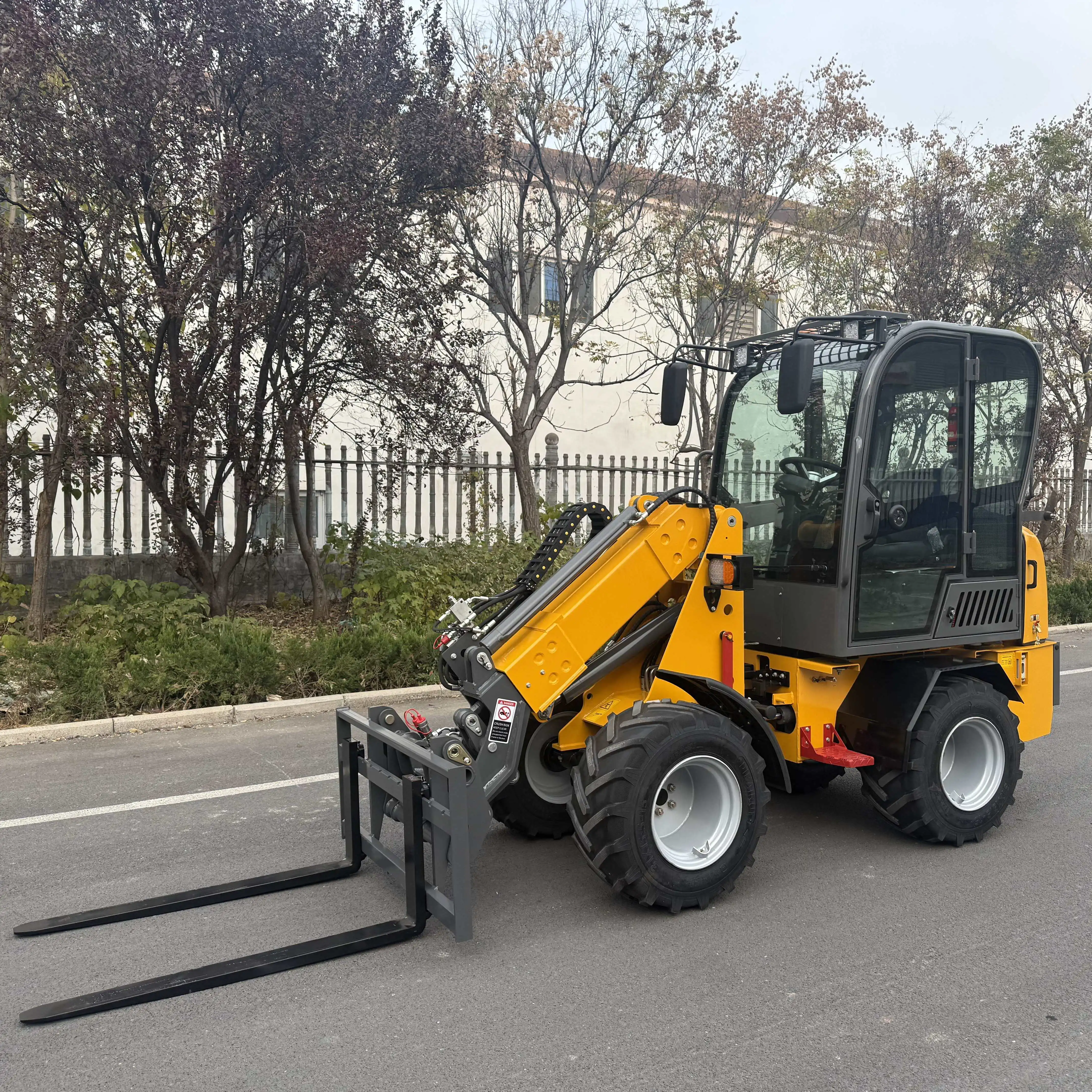 

Hot selling 1.5-ton telescopic arm loader with free bucket and various accessories for cheap sale