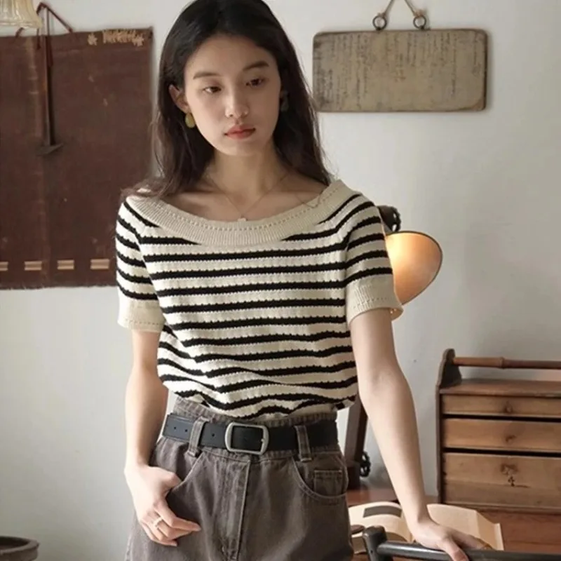 One-shoulder Clavicle Striped Right Shoulder Short-sleeved T-shirt Women Summer Thin French Style Ice Silk Sweater Top