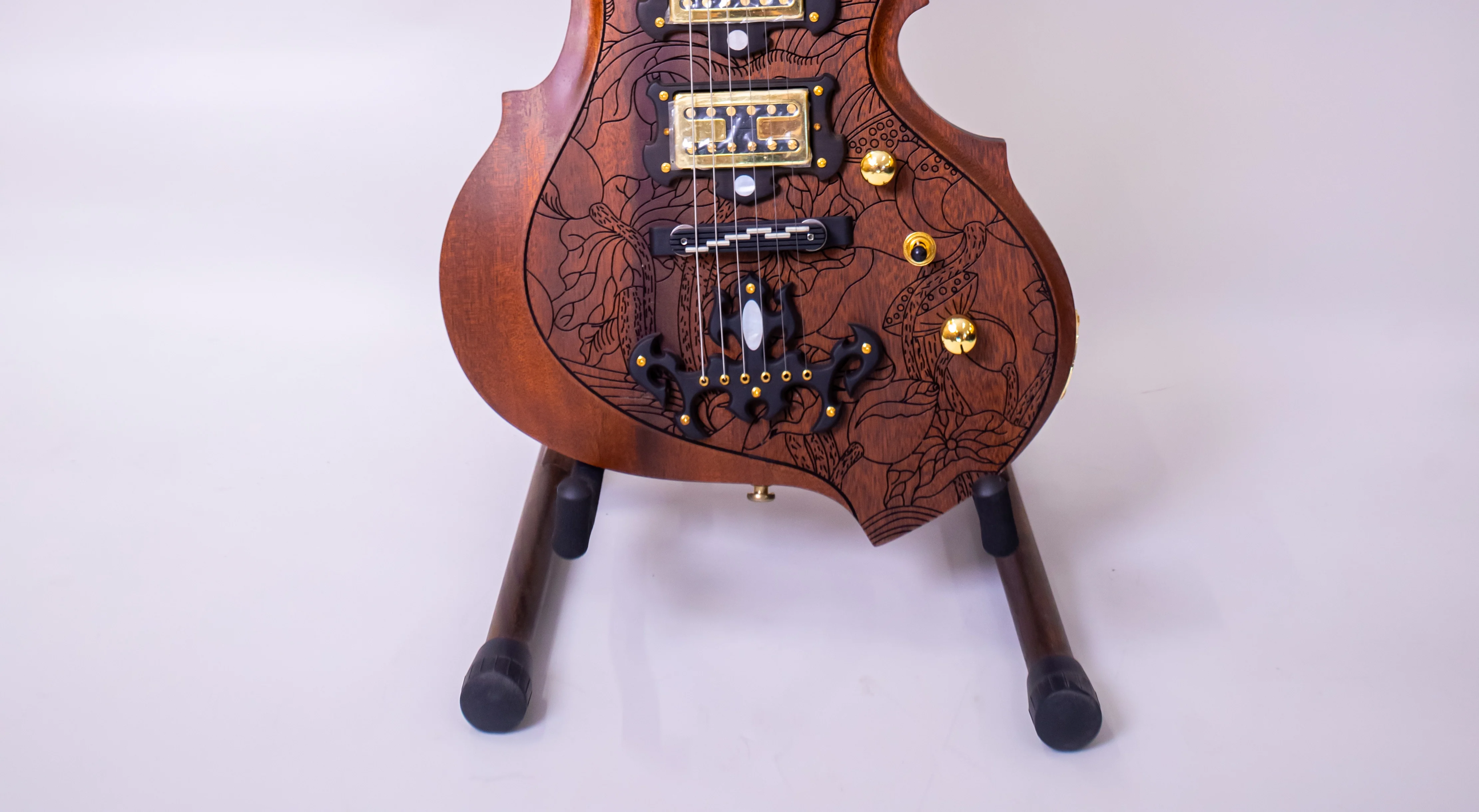 Hand Made Electric Guitar with 24 Chinese Style! Spot 1 Handful! Customizable! Order can be shipped，African Peach Blossom Core.