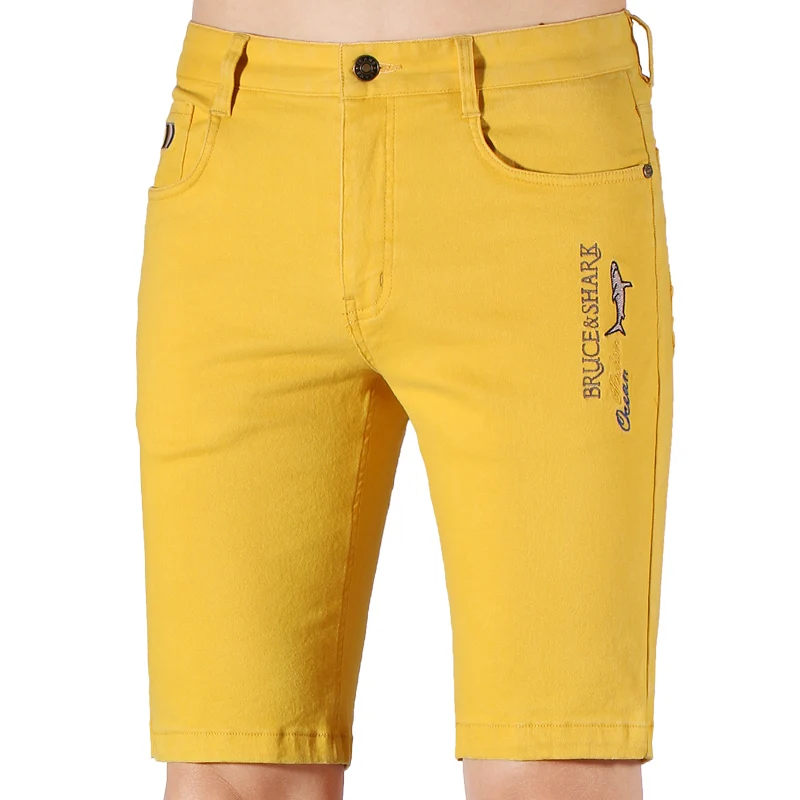 New Summer Men‘s Yellow Jeans Shorts Fashion Embroidery Bruce&Shark Straight Stretch Denim Shorts Men Ripped Knee Length Jeans