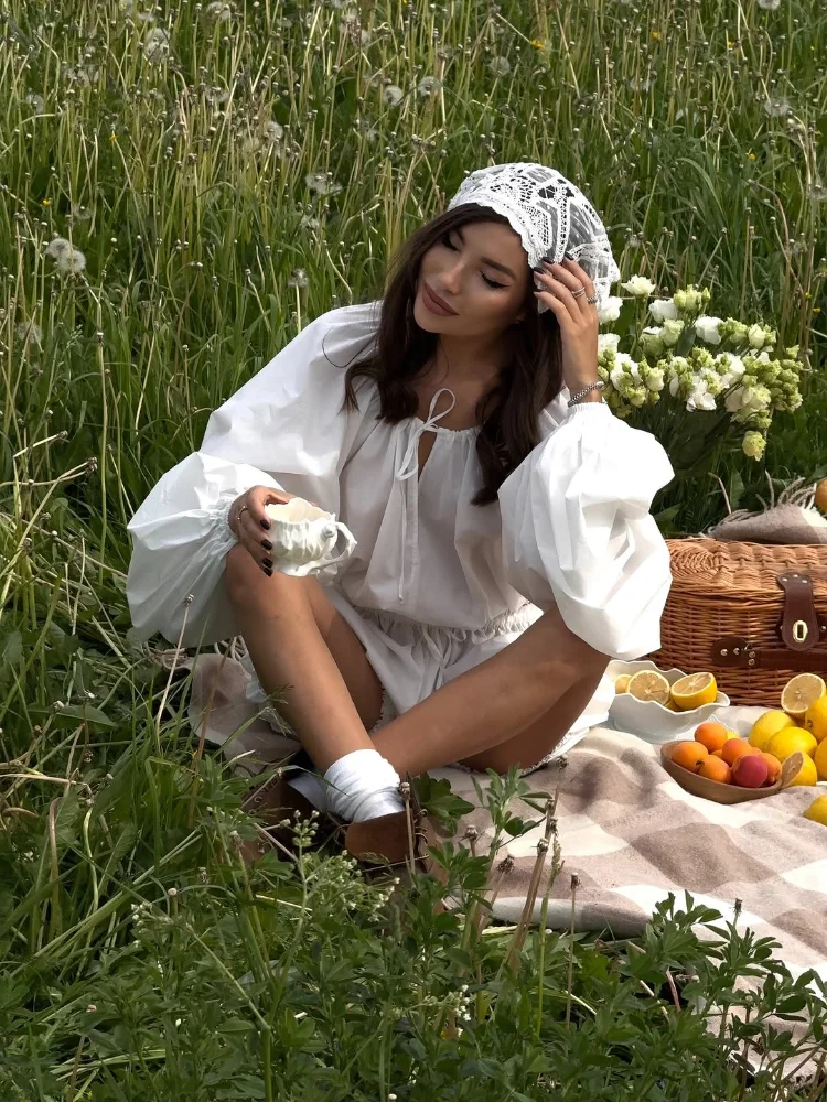 Chic Solid Lace Up Elastico in vita Set corto da donna Sexy senza spalline Manica a lanterna Allentato Top corto 2026 Abiti da vacanza da donna