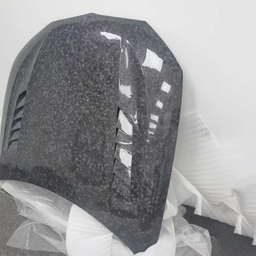 Wet Carbon Fiber V Style Engine Hood Engine Bonnet for M8 Gran Coupe