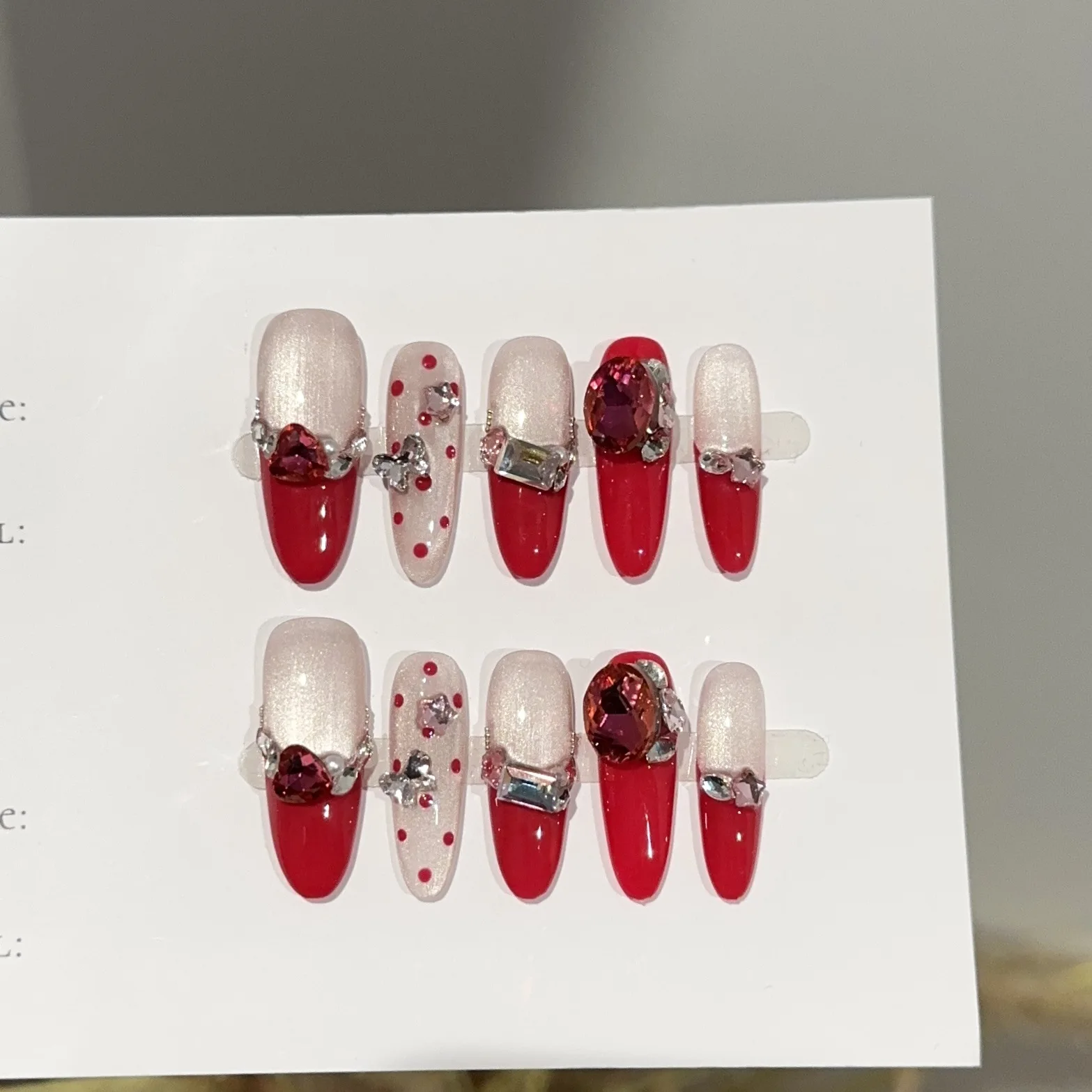 

10pcs Christmas False Nails French Rose Cat Eye Press on Nails Shiny Pearl Snowflake Rhinestone Design Fake Nails for Xmas Party