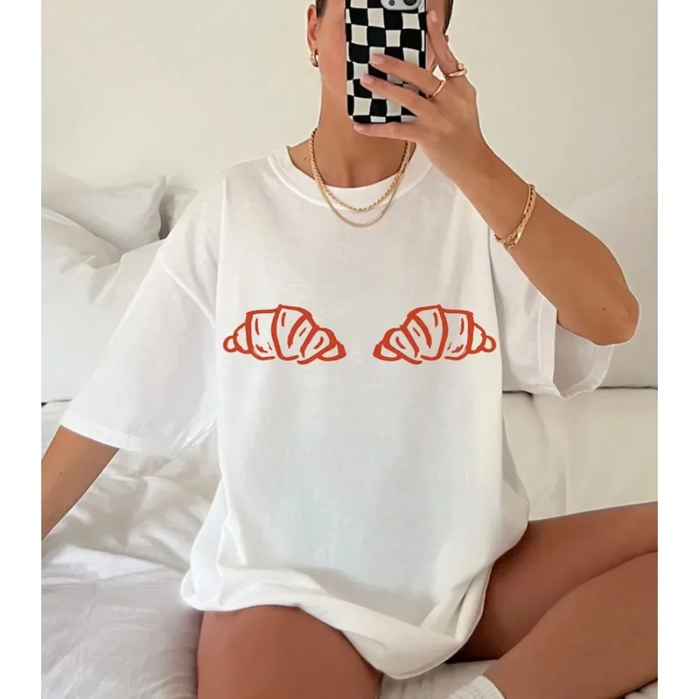 Camiseta divertida con patrón de croissant para mujer, camiseta de manga corta con cuello redondo, camiseta de diseño creativo de ocio para verano, camiseta de la vida diaria, Top Y2K