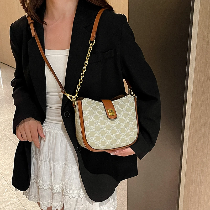 

Trendy Designer Paris Fashion Crossbody Bag For Women With High-End Luxury Leather Charm
