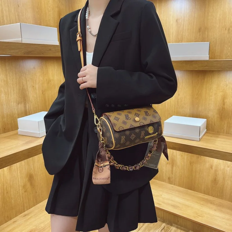 

Women Vintage Handbag PU Leather Top Handle Classic Design Suitable for Daily Wear and Special Events