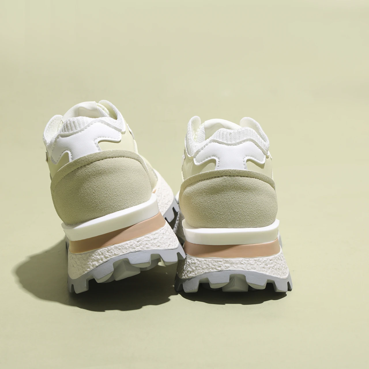 أحذية رياضية نسائية عصرية ذات تصميم علامة تجارية ذات نعل سميك لربيع وخريف 2025 أحذية تنس جديدة برباط علوي شبكي قابلة للتنفس #2