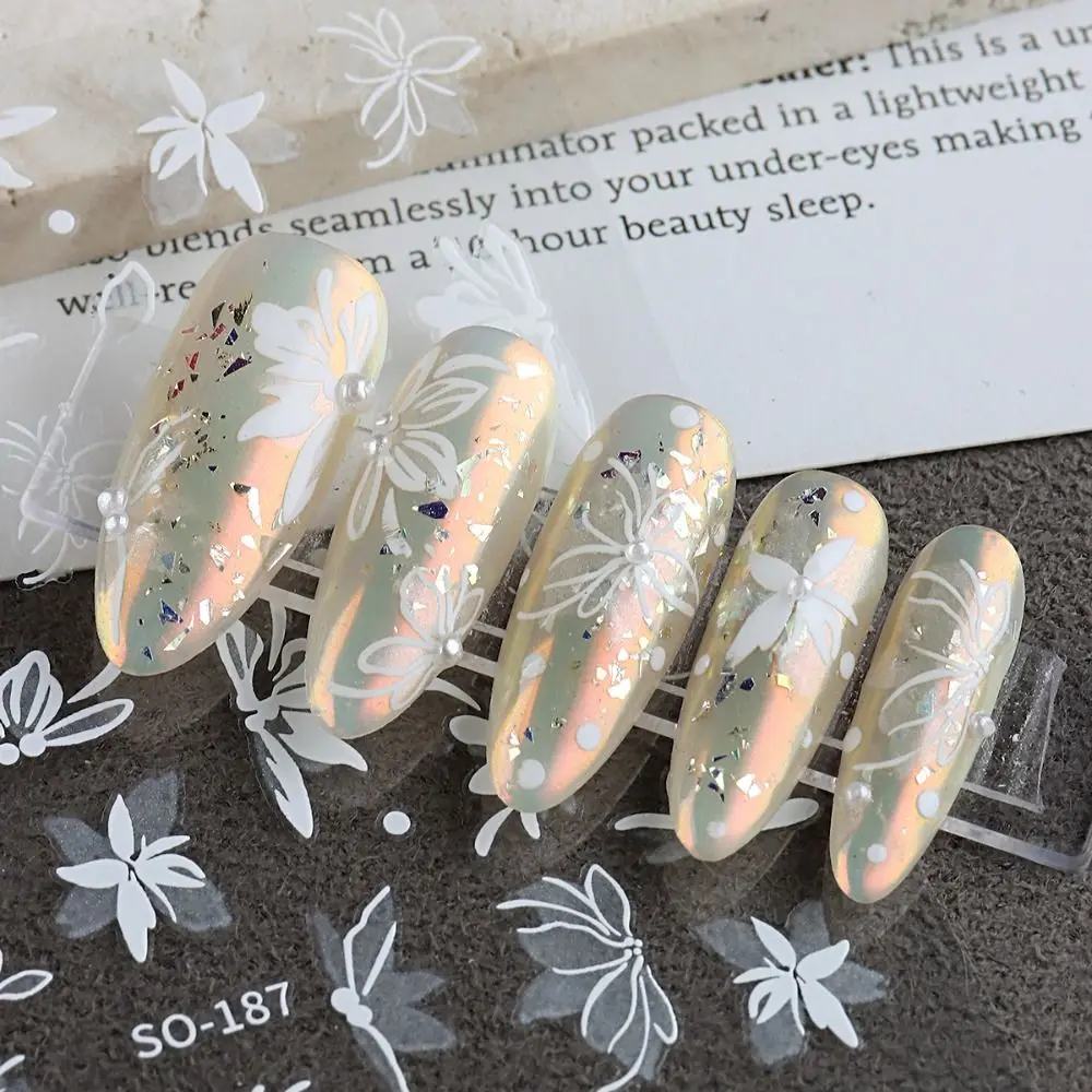 3D チャームネイルアートステッカー花びらシンプルな黒、白の花のウェディングデザイン粘着スライダーデカールネイルデコレーション