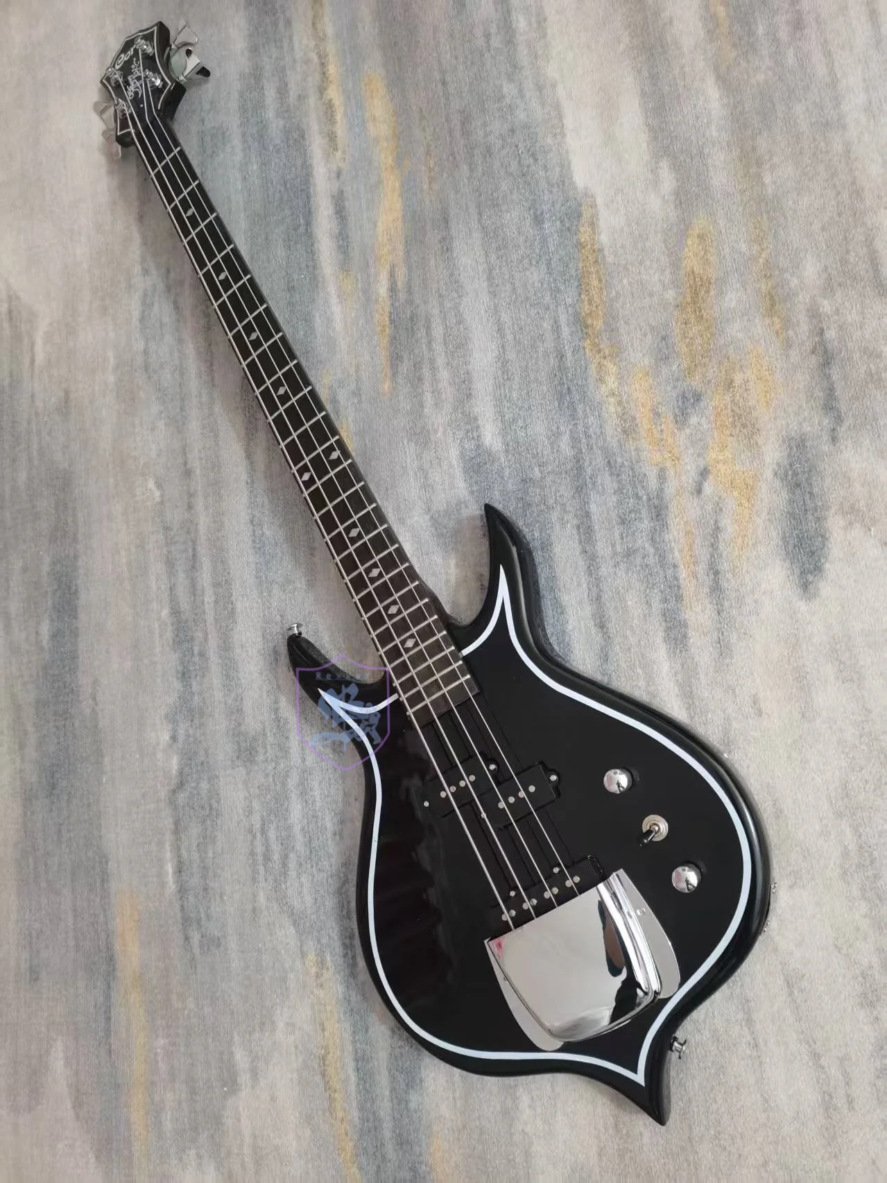 

4-string brand new bass, peach blossom wood, rosewood fingerboard, 24 tone sound, silver accessories