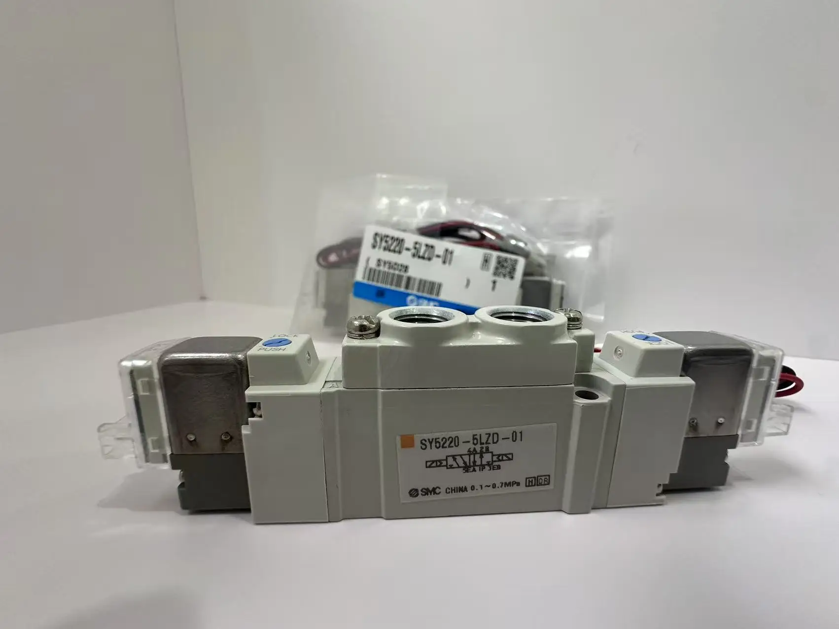 SMC جديد لفائف الملف اللولبي صمام SY5220-5LZD-01/C6/C8/C10 سبائك الألومنيوم الموضوع اتصال لقطع غيار الآلات الهوائية الصناعية