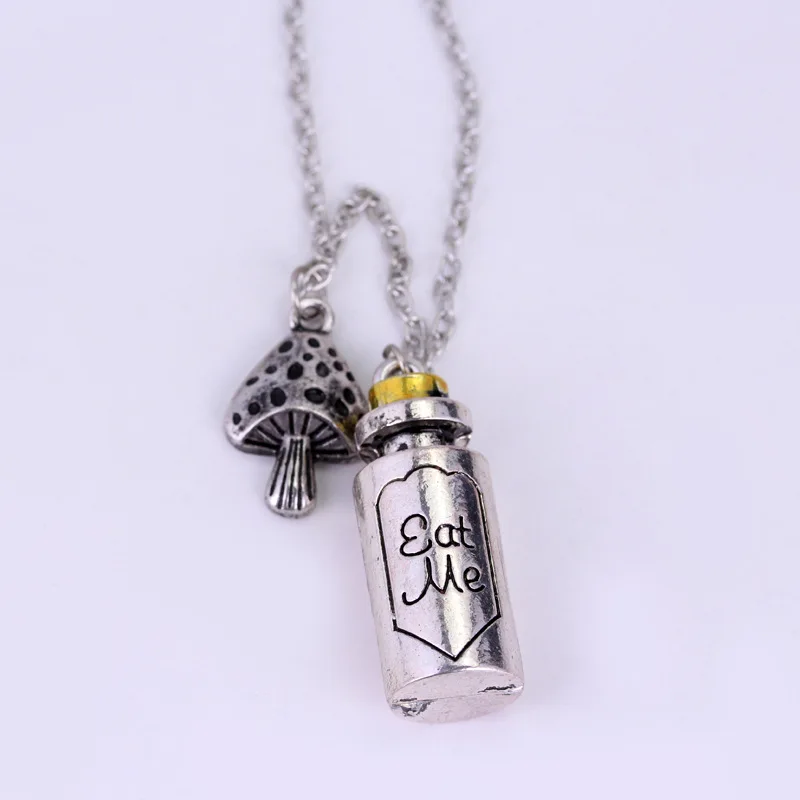 Fashion Vintage Charm Alice In Wonderland Torque The Album\'s Title Eat Me Drink Me Charm Pendant Alloy Bottle Pendant Necklace