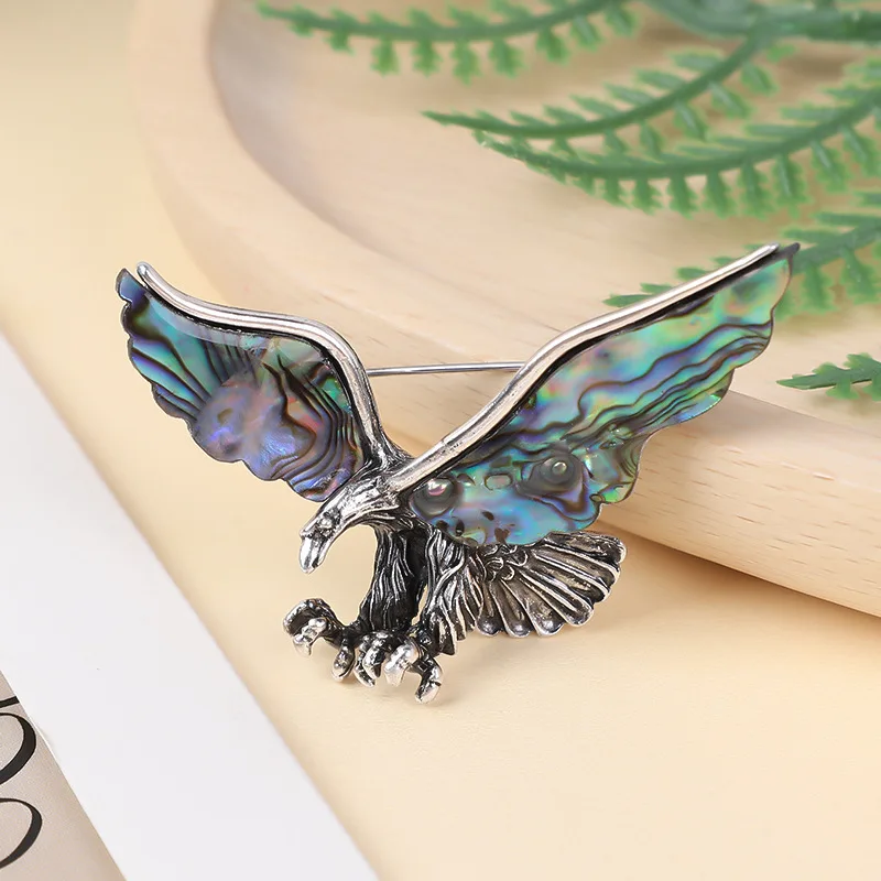 

Creative cartoon abalone shell dyed shell eagle brooch pendant, universal DIY accessory