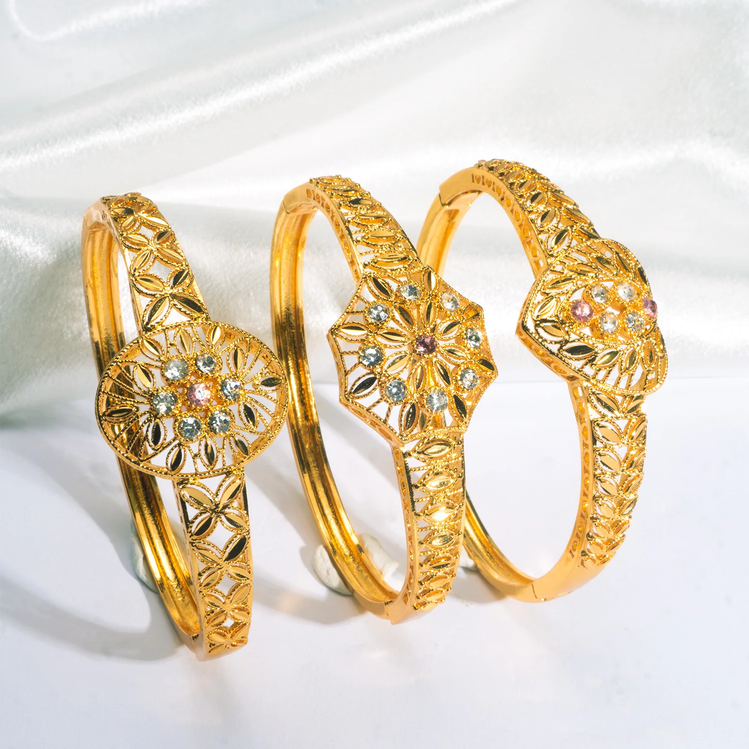 Middle East Dubai bracelet sand gold copper gold plated bride Saudi Arabia hollow carved beauty bracelet does not fade jewelry