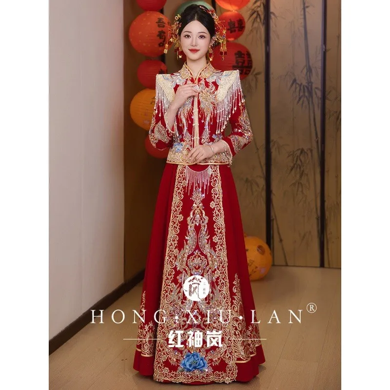 

Роскошное свадебное платье с бисерной отделкой в китайском стиле для торжественного выхода невесты.