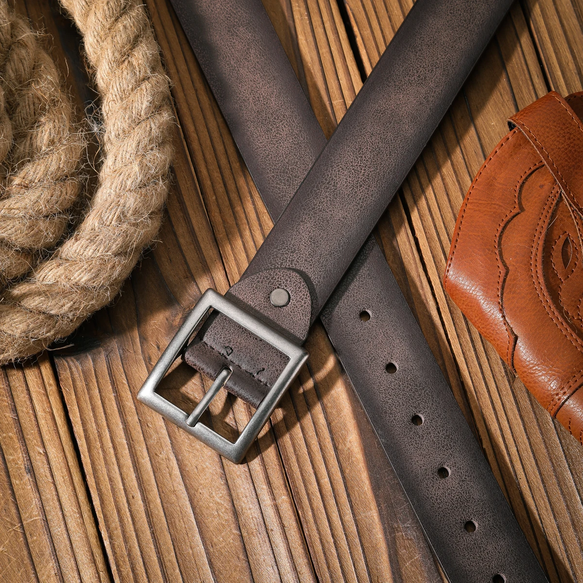 Ein lässiger und retroer Gürtel, ein Taillenaccessoire für Kleidung im Western-Stil, Metallschnalle, PU-Gürtel, geeignet für Männer und Frauen. – Detail 11