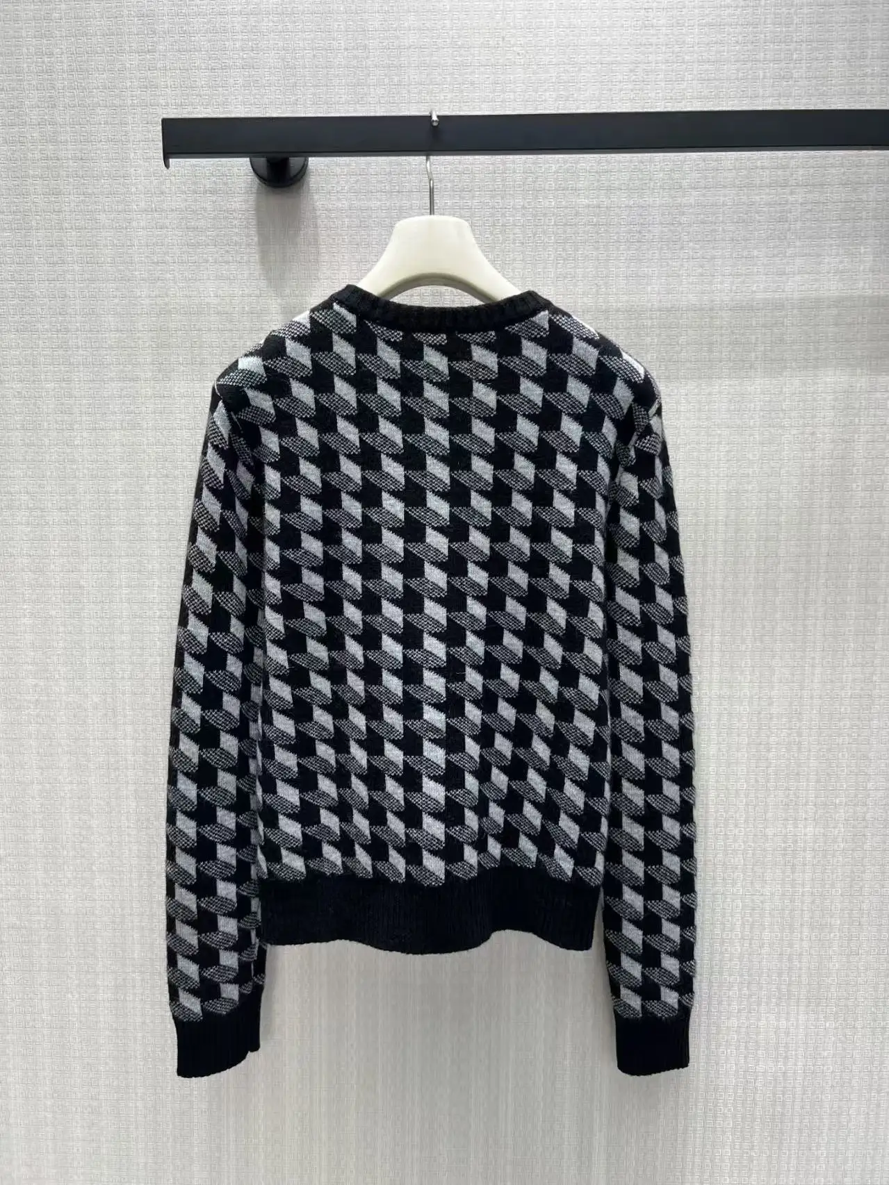 Autumn and winter new 70 wool 30 cashmere black and white geometric jacquard round neck mulberry silk bow short knitted cardigan